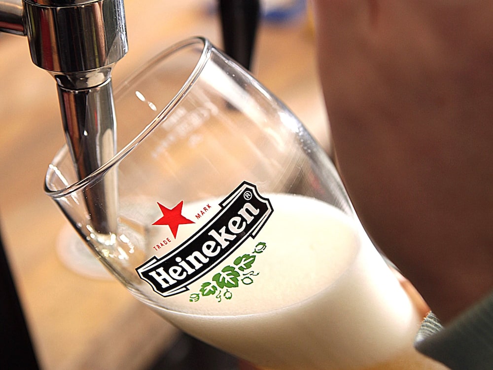 A barperson pours a pint of Heineken beer, brewed by Heineken NV at a public house in London, U.K. Photographer: Jason Alden/Bloomberg A barperson pours a pint of Heineken beer, brewed by Heineken NV at a public house in London, U.K. Photographer: Jason Alden/Bloomberg