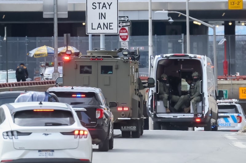 Una serie de carros de las autoridades estadounidenses durante el traslado de Nicolás Maduro en Estados Unidos. Una serie de carros de las autoridades estadounidenses durante el traslado de Nicolás Maduro en Estados Unidos.
