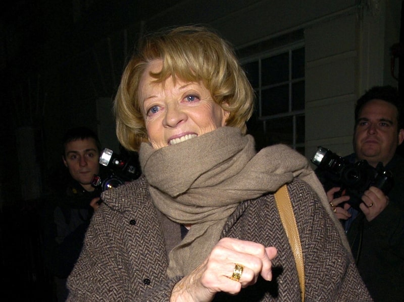 Maggie Smith interpretó a la profesora Minerva McGonagall en las películas de Harry Potter . Maggie Smith interpretó a la profesora Minerva McGonagall en las películas de Harry Potter .