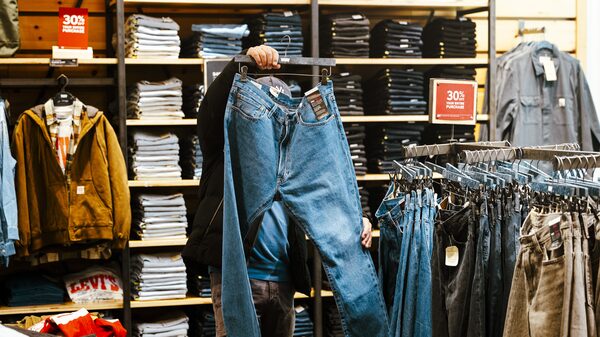 Levi apuesta por la cultura vaquera de EE.UU. para alcanzar US$10.000 millones en ingresos Levi apuesta por la cultura vaquera de EE.UU. para alcanzar US$10.000 millones en ingresos