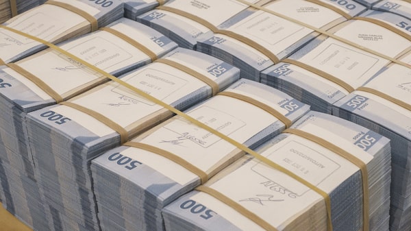 Peso mexicano se convierte en la moneda más débil entre sus pares ante huida del carry trade Peso mexicano se convierte en la moneda más débil entre sus pares ante huida del carry trade
