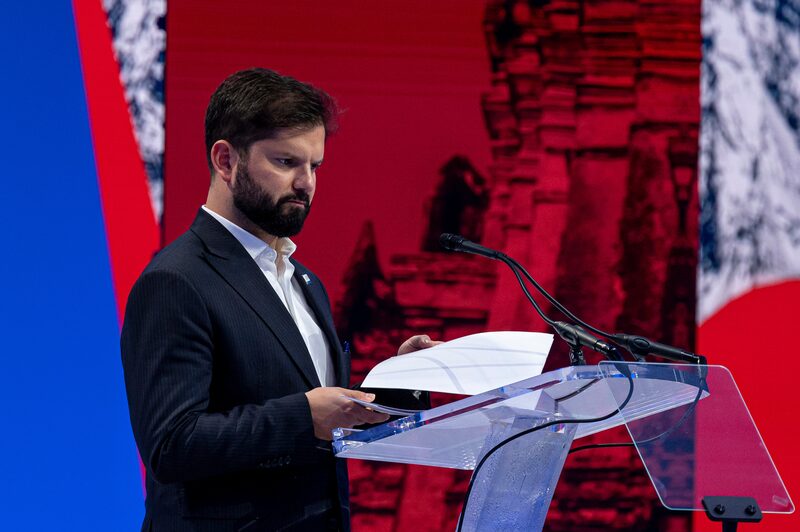 Gabriel Boric, Chile's president, arrives to speak during the Asia-Pacific Economic Cooperation (APEC) CEO Summit in San Francisco, California, US, on Wednesday, Nov. 15, 2023. Executives from large multinationals are converging on the sidelines of APEC in San Francisco this week for an audience with the Chinese president and other Asian leaders as long-frosty US-China relations show only tentative signs of warming. Photographer: David Paul Morris/Bloomberg Gabriel Boric, Chile's president, arrives to speak during the Asia-Pacific Economic Cooperation (APEC) CEO Summit in San Francisco, California, US, on Wednesday, Nov. 15, 2023. Executives from large multinationals are converging on the sidelines of APEC in San Francisco this week for an audience with the Chinese president and other Asian leaders as long-frosty US-China relations show only tentative signs of warming. Photographer: David Paul Morris/Bloomberg