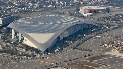 El multimillonario propietario de la NFL se enfrenta a la ciudad de Inglewood por el estadio SoFi El multimillonario propietario de la NFL se enfrenta a la ciudad de Inglewood por el estadio SoFi
