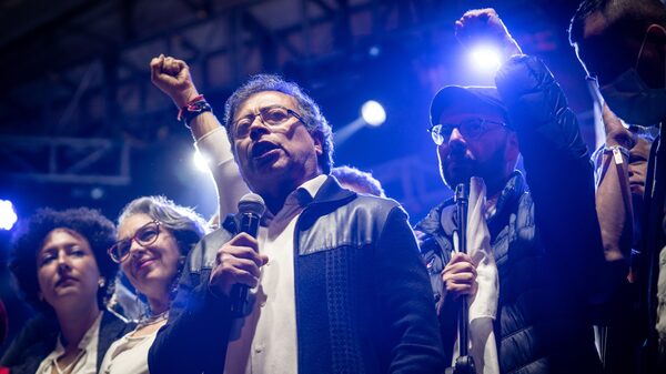 Gustavo Petro plantea reformar el Icetex y condonar deudas de estudiantes Gustavo Petro plantea reformar el Icetex y condonar deudas de estudiantes