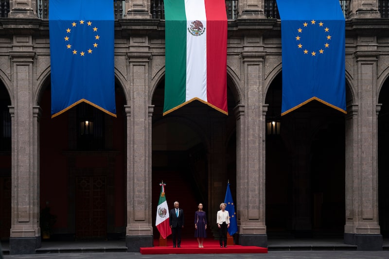 Antonio Costa, president of the European Council, left, Claudia Sheinbaum, Mexico's president, center, and Ursula von der Leyen, president of the European Commission, during the EU-Mexico Summit at the National Palace in Mexico City, Mexico, on Friday, May 22, 2026. Mexican President Sheinbaum said the trade deal with the European Union to be signed on May 22 doesn't affect North America's free trade agreement, which is under review. Photographer: Stephania Corpi/Bloomberg Antonio Costa, president of the European Council, left, Claudia Sheinbaum, Mexico's president, center, and Ursula von der Leyen, president of the European Commission, during the EU-Mexico Summit at the National Palace in Mexico City, Mexico, on Friday, May 22, 2026. Mexican President Sheinbaum said the trade deal with the European Union to be signed on May 22 doesn't affect North America's free trade agreement, which is under review. Photographer: Stephania Corpi/Bloomberg