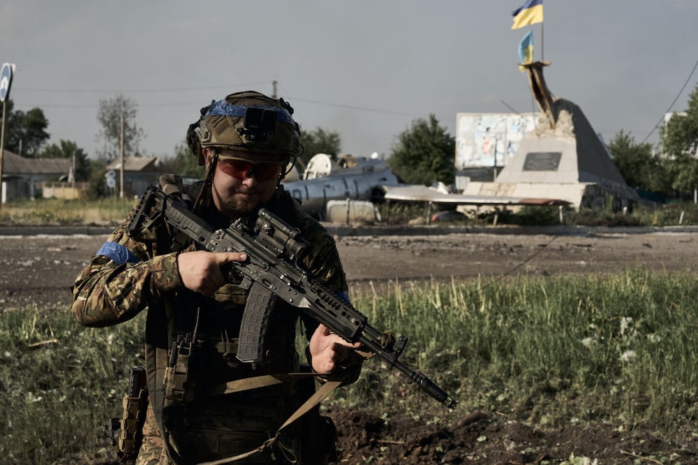 VOVCHANSK, UKRAINE - MAY 20: A soldier holds a rifle to the backdrop of a Soviet-era memorial as the assault brigade defend the frontline in the Ukrainian boarder city of Vovchansk, in Chuhuiv Raion, Kharkiv Oblast, which is bombarded daily by heavy artillery on May 20, 2024 in Vovchansk, Ukraine. In recent days, Russian forces have gained ground in the Kharkiv region, an area that Ukraine had largely reclaimed in the months following Russia's initial large-scale invasion in February 2022.(Photo by Kostiantyn Liberov/Libkos/Getty Images) VOVCHANSK, UKRAINE - MAY 20: A soldier holds a rifle to the backdrop of a Soviet-era memorial as the assault brigade defend the frontline in the Ukrainian boarder city of Vovchansk, in Chuhuiv Raion, Kharkiv Oblast, which is bombarded daily by heavy artillery on May 20, 2024 in Vovchansk, Ukraine. In recent days, Russian forces have gained ground in the Kharkiv region, an area that Ukraine had largely reclaimed in the months following Russia's initial large-scale invasion in February 2022.(Photo by Kostiantyn Liberov/Libkos/Getty Images)