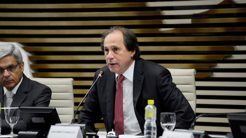 Benjamin Steinbruch deixará cargo de CEO da CSN em meio a reestruturação Benjamin Steinbruch deixará cargo de CEO da CSN em meio a reestruturação