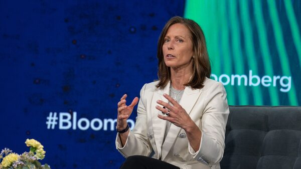 CEO da Nasdaq explica aquisição de US$ 10,5 bi, que derrubou ação em 12% CEO da Nasdaq explica aquisição de US$ 10,5 bi, que derrubou ação em 12%