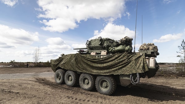 EE.UU. envía a Ucrania vehículos blindados en un paquete de US$2.500 millones EE.UU. envía a Ucrania vehículos blindados en un paquete de US$2.500 millones