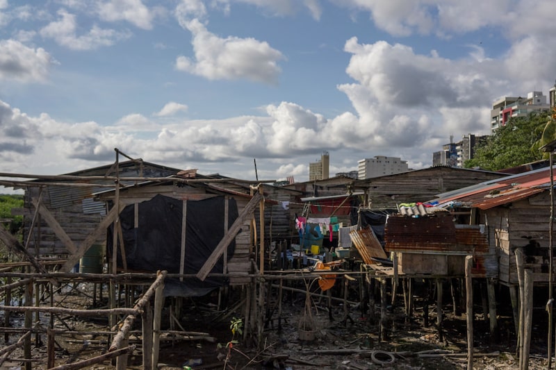 El Gobierno Nacional espera que el dinamismo en el crecimiento económico y del mercado laboral junto a transferencias monetarias ayuden a disminuir la pobreza en 8,2 puntos a 2022. El Gobierno Nacional espera que el dinamismo en el crecimiento económico y del mercado laboral junto a transferencias monetarias ayuden a disminuir la pobreza en 8,2 puntos a 2022.