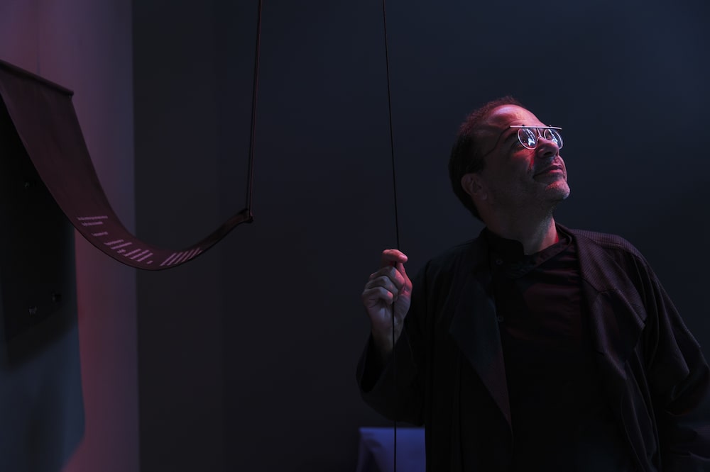 Marcello Dantas, curador da nova exposição “Fotos que Nunca Serão Postadas”, na ViaFoto, em São Paulo, Brasil (Foto: Bloomberg) Marcello Dantas, curador da nova exposição “Fotos que Nunca Serão Postadas”, na ViaFoto, em São Paulo, Brasil (Foto: Bloomberg)