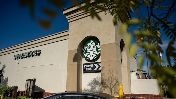Starbucks explora el uso de inteligencia artificial para tomar pedidos en sus servicios de drive-thru Starbucks explora el uso de inteligencia artificial para tomar pedidos en sus servicios de drive-thru