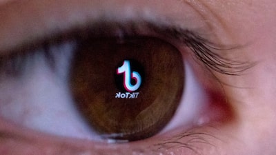 La UE lanza un ultimátum a TikTok por los riesgos de su diseño adictivo La UE lanza un ultimátum a TikTok por los riesgos de su diseño adictivo