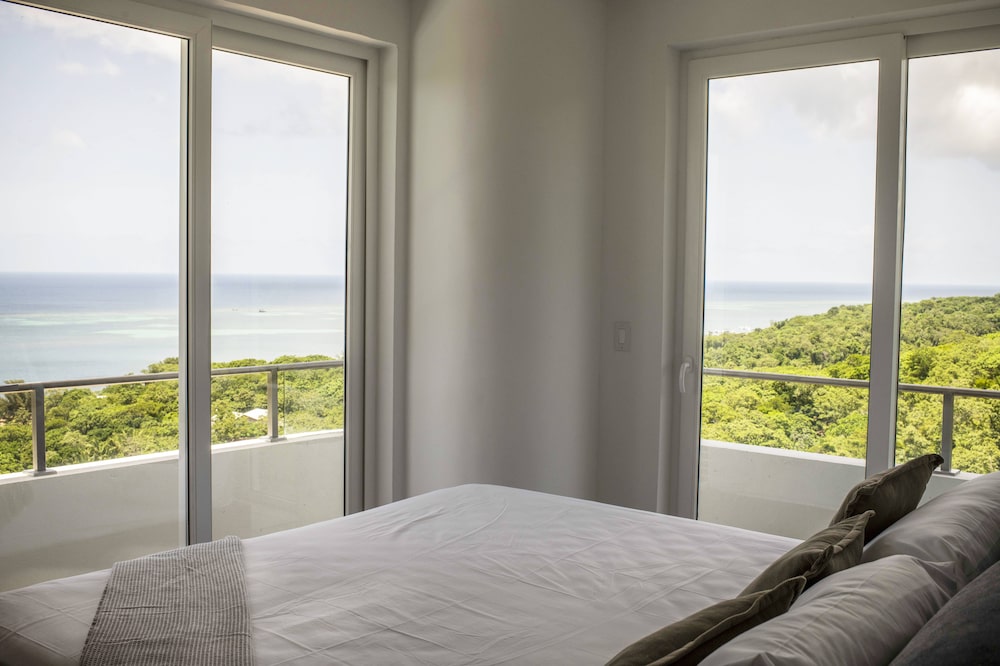 La vista desde un dormitorio en un apartamento en Duna Residences. La vista desde un dormitorio en un apartamento en Duna Residences.