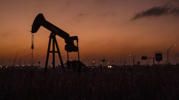 El petróleo cae tras suspensión de un ataque de Trump a Irán y expectativas de diálogo El petróleo cae tras suspensión de un ataque de Trump a Irán y expectativas de diálogo
