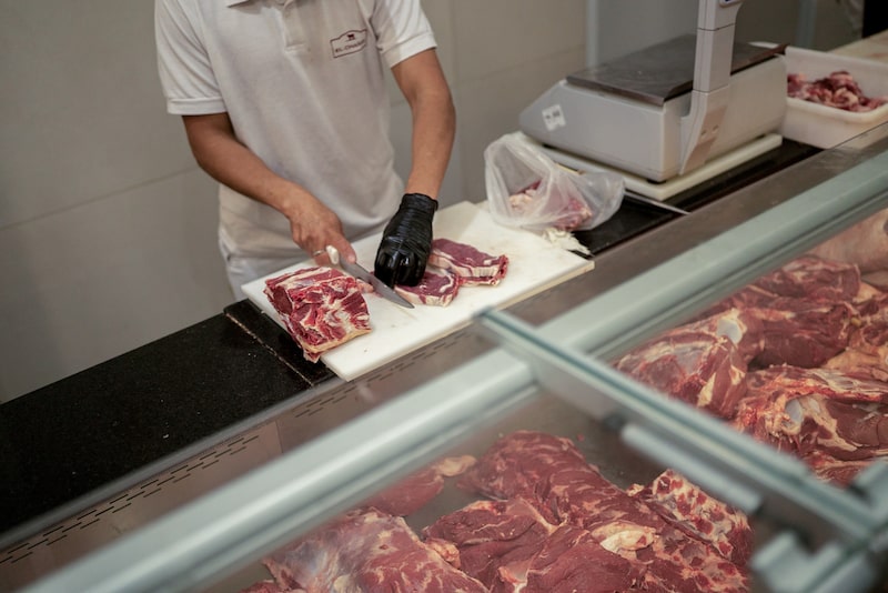 Departamento de Justiça dos EUA confirmou que está investigando possíveis violações antitruste na indústria de processamento de carne (Foto: Sebastian Lopez Brach/Bloomberg) Departamento de Justiça dos EUA confirmou que está investigando possíveis violações antitruste na indústria de processamento de carne (Foto: Sebastian Lopez Brach/Bloomberg)