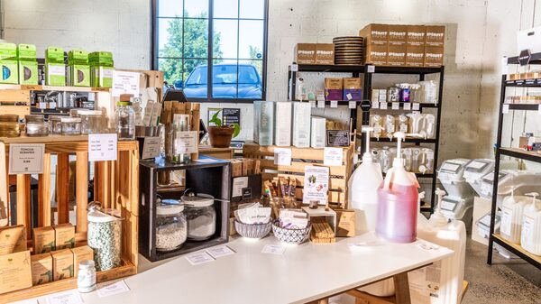 Tiendas “cero desperdicio” están ayudando a clientes a reducir su uso de plástico Tiendas “cero desperdicio” están ayudando a clientes a reducir su uso de plástico