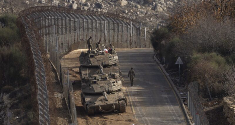 Tanques israelenses perto da fronteira com a Síria no lado israelense, nas Colinas de Golã, em 9 de dezembro: Amir Levy/Getty Images Tanques israelenses perto da fronteira com a Síria no lado israelense, nas Colinas de Golã, em 9 de dezembro: Amir Levy/Getty Images
