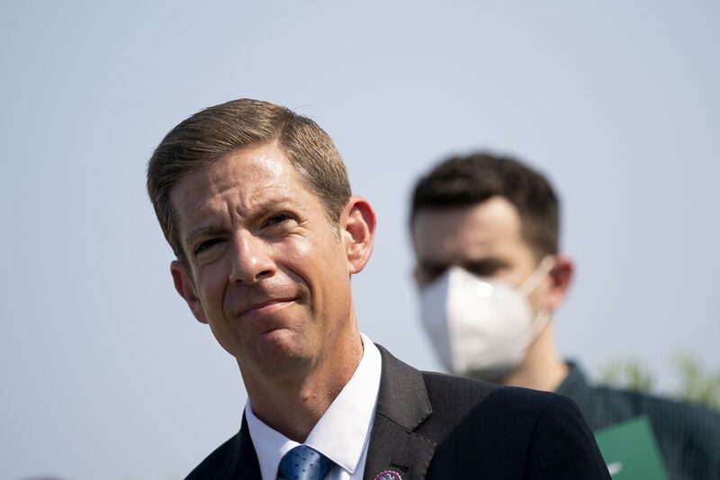 Mike Levin es uno de los 19 congresistas demócratas que han pedido públicamente al presidente que se retire de la carrera. Mike Levin es uno de los 19 congresistas demócratas que han pedido públicamente al presidente que se retire de la carrera.