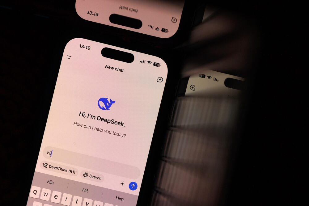 O DeepSeek se tornou o app mais baixado na App Store e na PlayStore no último fim de semana, à frente do ChatGPT O DeepSeek se tornou o app mais baixado na App Store e na PlayStore no último fim de semana, à frente do ChatGPT
