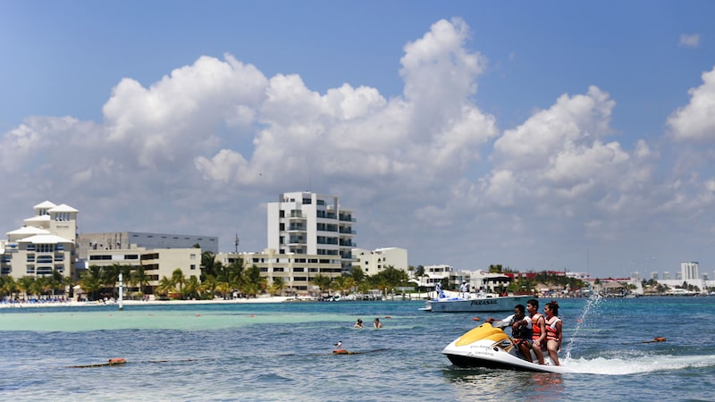 Queda do turismo em Cancún e Los Cabos ameaça motor de US$ 150 bilhões do México Queda do turismo em Cancún e Los Cabos ameaça motor de US$ 150 bilhões do México
