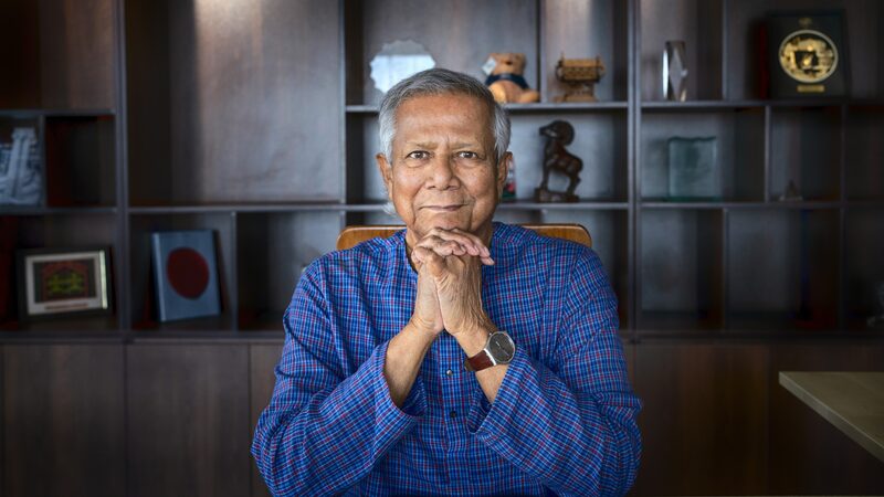 Yunus, banqueiro que ganhou Nobel da Paz, é a nova esperança para estabilizar seu país Yunus, banqueiro que ganhou Nobel da Paz, é a nova esperança para estabilizar seu país