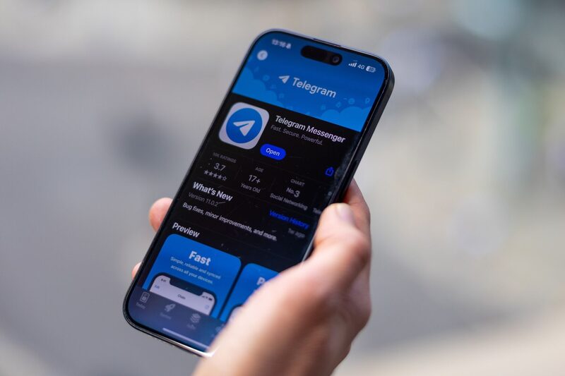 Telegram ha atraído la ira de las autoridades, desde la UE hasta Irán, por el contenido compartido en su plataforma. Telegram ha atraído la ira de las autoridades, desde la UE hasta Irán, por el contenido compartido en su plataforma.