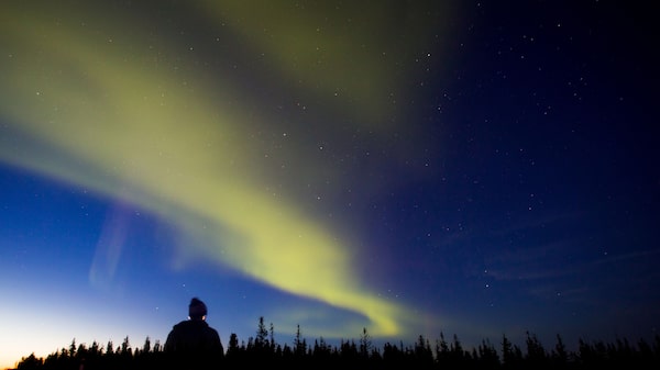 Piloto hace maniobra en medio de un vuelo para que pasajeros vean auroras boreales Piloto hace maniobra en medio de un vuelo para que pasajeros vean auroras boreales