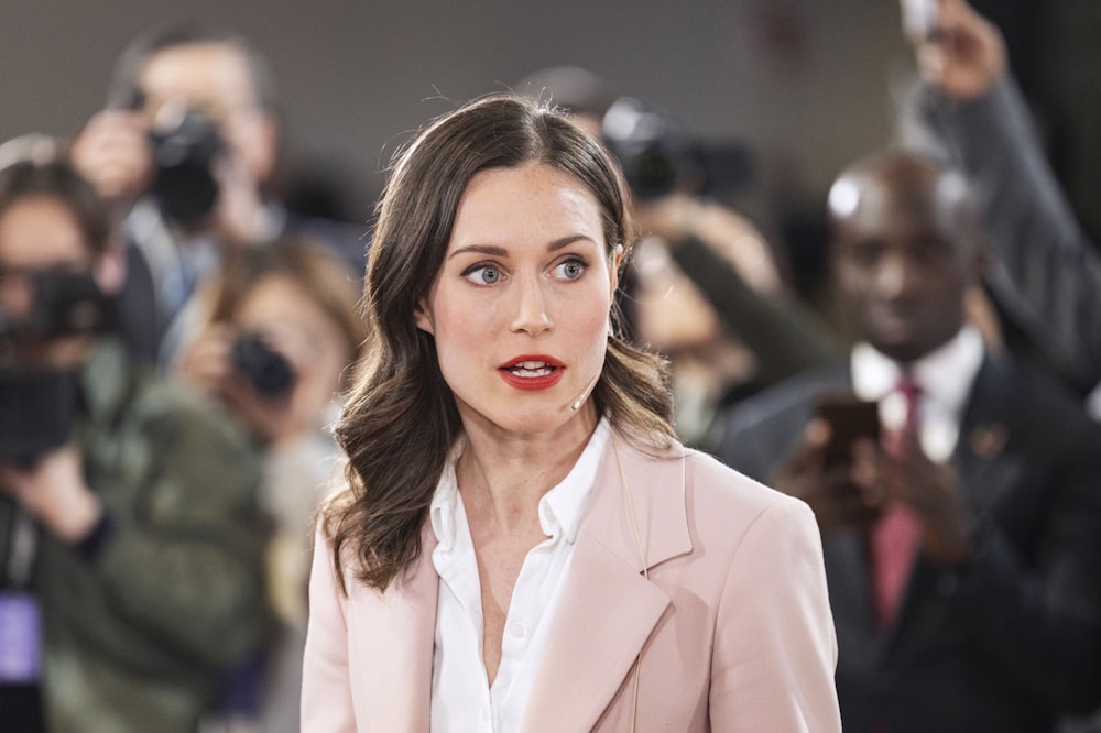 Sanna Marin habla con los medios de comunicación después de las encuestas a boca de urna en el edificio del Parlamento en Helsinki, Finlandia, el 2 de abril de 2023.
Sanna Marin habla con los medios de comunicación después de las encuestas a boca de urna en el edificio del Parlamento en Helsinki, Finlandia, el 2 de abril de 2023.