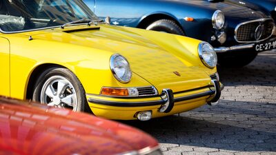 De Porsche e Chanel a quadros: como os ultra-ricos estão investindo na crise De Porsche e Chanel a quadros: como os ultra-ricos estão investindo na crise