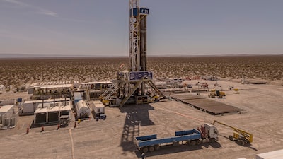 Vaca Muerta: petroleras ponen US$410 millones sobre la mesa para quedarse con ocho áreas nuevas Vaca Muerta: petroleras ponen US$410 millones sobre la mesa para quedarse con ocho áreas nuevas