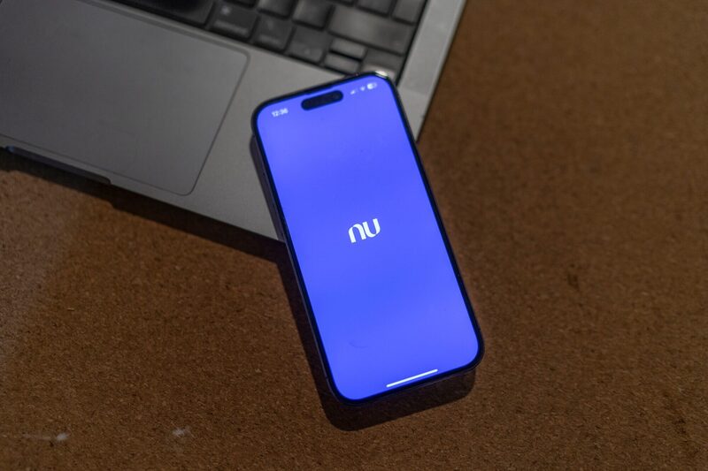 El logotipo de Nubank en un teléfono inteligente en la Ciudad de México, México. El logotipo de Nubank en un teléfono inteligente en la Ciudad de México, México.