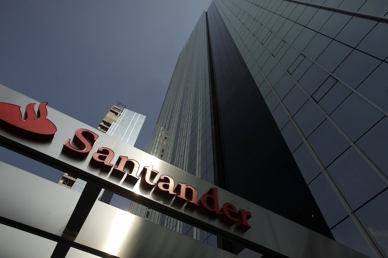 Sede do Santander Brasil em São Paulo, em foto de 2012: operação do banco espanhol no país ficou com lucro abaixo dos R$ 4,03 bilhões previstos pelo consenso de analistas pela Bloomberg (Foto: Dado Galdieri/Bloomberg) Sede do Santander Brasil em São Paulo, em foto de 2012: operação do banco espanhol no país ficou com lucro abaixo dos R$ 4,03 bilhões previstos pelo consenso de analistas pela Bloomberg (Foto: Dado Galdieri/Bloomberg)
