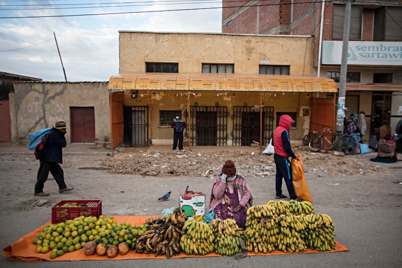 Cepal hizo énfasis en que los alimentos más costosos obligarán a los hogares más pobres a reducir o sustituir el consumo de bienes esenciales, lo que no necesariamente ocurrirá en los hogares más ricos. Foto: Banco Mundial Cepal hizo énfasis en que los alimentos más costosos obligarán a los hogares más pobres a reducir o sustituir el consumo de bienes esenciales, lo que no necesariamente ocurrirá en los hogares más ricos. Foto: Banco Mundial