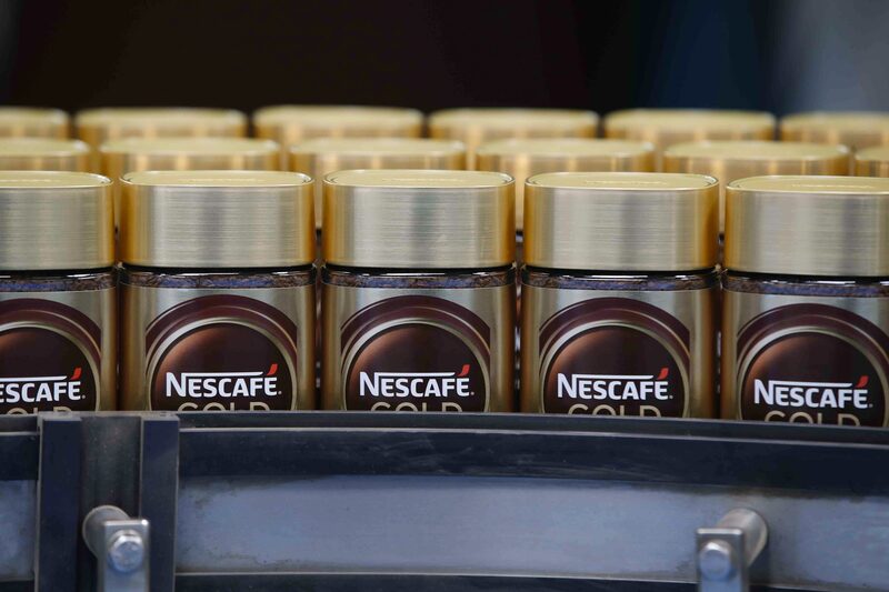 Indústrias acendem a luz amarela por conta da valorização dos preços do café solúvel, que começam a tirar a competitividade do produto brasileiro no exterior Indústrias acendem a luz amarela por conta da valorização dos preços do café solúvel, que começam a tirar a competitividade do produto brasileiro no exterior