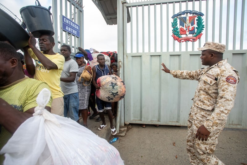 Dominican Republic Builds 102-Mile Wall To Block Haitian Migrants Dominican Republic Builds 102-Mile Wall To Block Haitian Migrants