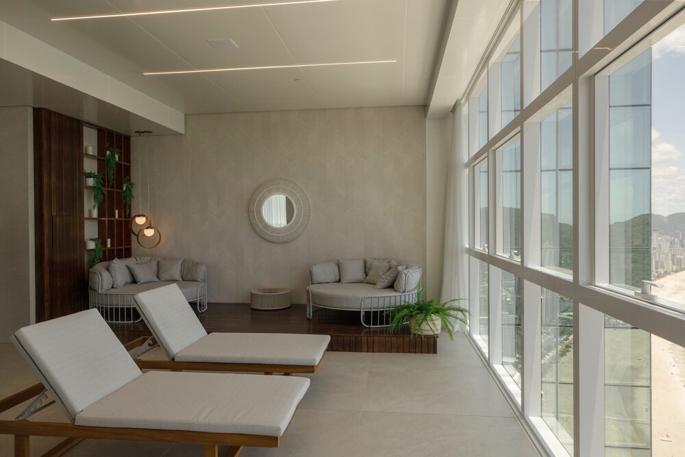 Lounge para moradores do One Tower, o prédio residencial mais alto do Brasil, em Balneário Camboriú (Foto: Maira Erlich/Bloomberg) Lounge para moradores do One Tower, o prédio residencial mais alto do Brasil, em Balneário Camboriú (Foto: Maira Erlich/Bloomberg)