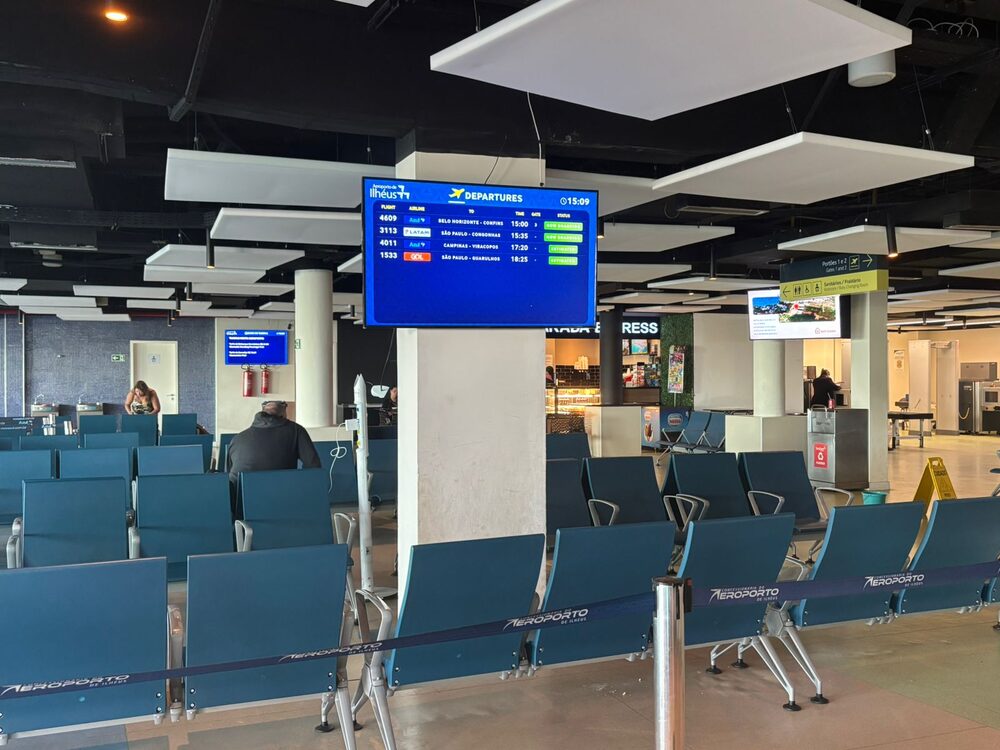 Previsão de voos do dia no único terminal do aeroporto de Ilhéus Previsão de voos do dia no único terminal do aeroporto de Ilhéus