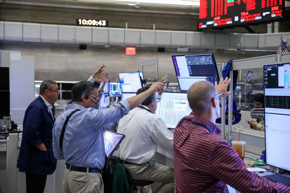 Traders work on the floor of the American Stock Exchange (AMEX) at the New York Stock Exchange (NYSE) in New York, US, on Monday, Aug. 17, 2026. Sixth Street Partners Management reported a position in Hims & Hers Health Inc. Class A in the second quarter, 1.1 percent of the company's outstanding Class A stock. Photographer: Michael Nagle/Bloomberg Traders work on the floor of the American Stock Exchange (AMEX) at the New York Stock Exchange (NYSE) in New York, US, on Monday, Aug. 17, 2026. Sixth Street Partners Management reported a position in Hims & Hers Health Inc. Class A in the second quarter, 1.1 percent of the company's outstanding Class A stock. Photographer: Michael Nagle/Bloomberg