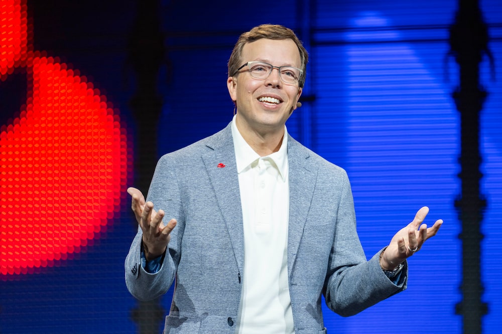 Matt Hicks, presidente e CEO da Red Hat: Seja você um banco ou uma startup, você não quer perder a capacidade de pensar por conta própria. O open source permite que você mantenha esse controle Matt Hicks, presidente e CEO da Red Hat: Seja você um banco ou uma startup, você não quer perder a capacidade de pensar por conta própria. O open source permite que você mantenha esse controle