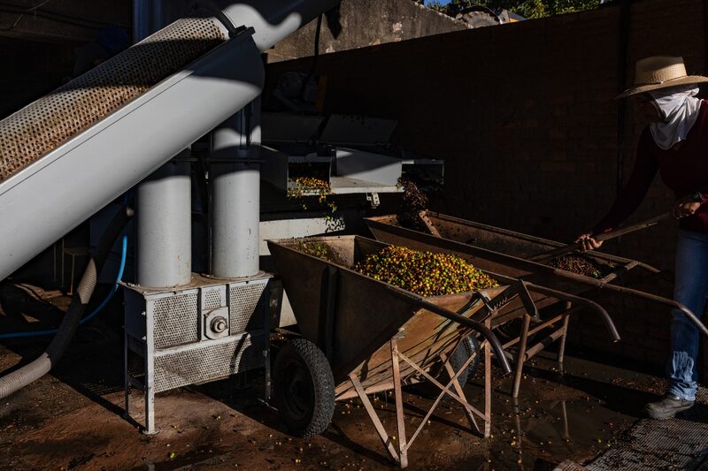 As empresas começaram a evitar novos contratos e a procurar uma margem de manobra nos contratos existentes para evitar ter que pagar as tarifas mais altas As empresas começaram a evitar novos contratos e a procurar uma margem de manobra nos contratos existentes para evitar ter que pagar as tarifas mais altas