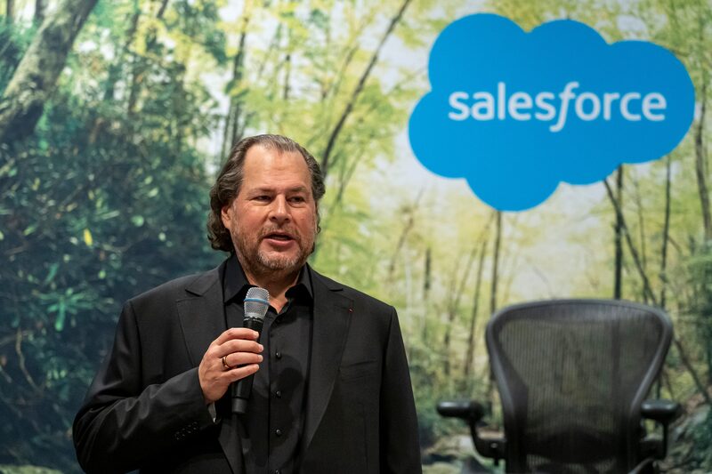 CEO da Salesforce diz que IA é responsável por diversas funções na empresa, de engenharia de software ao atendimento ao cliente CEO da Salesforce diz que IA é responsável por diversas funções na empresa, de engenharia de software ao atendimento ao cliente
