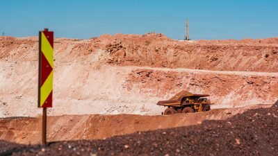 Acionistas da Anglo American dizem que BHP deve melhorar ou mudar termos de oferta Acionistas da Anglo American dizem que BHP deve melhorar ou mudar termos de oferta