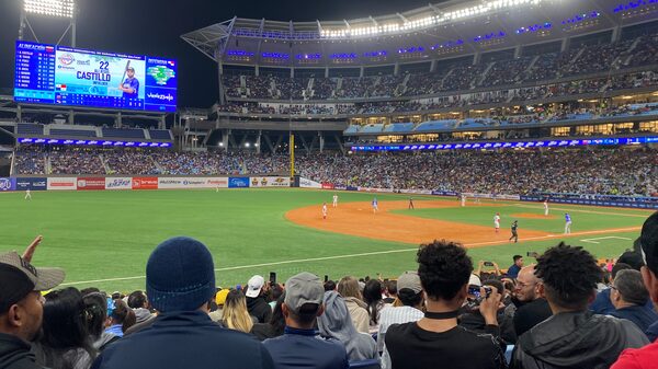 Venezuela estrenó moderno estadio de béisbol tras años de espera y US$70 millones invertidos Venezuela estrenó moderno estadio de béisbol tras años de espera y US$70 millones invertidos
