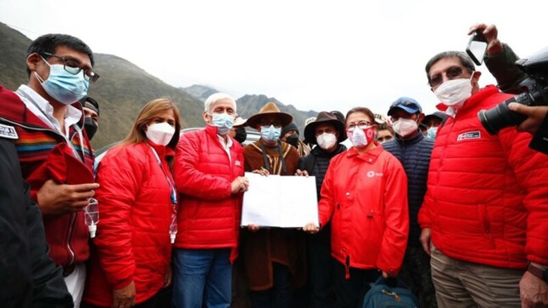 Comitiva liderada por los ministros de Energía y Minas y Cultura para dialogar en la región de distrito de Aquía. Comitiva liderada por los ministros de Energía y Minas y Cultura para dialogar en la región de distrito de Aquía.