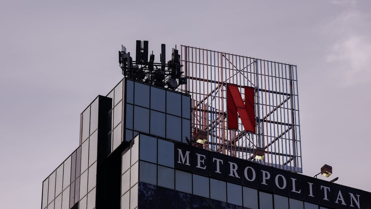 Netflix cae en bolsa: TikTok, YouTube y la publicidad ponen a prueba su crecimiento