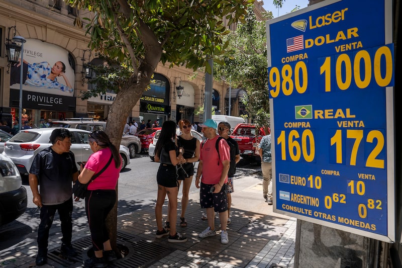 Signage outside a currency exchange in downtown Santiago, Chile, on Monday, Jan. 6, 2025. Chile’s central bank said its future monetary policy decisions should consider significant risks including short-term inflation challenges, according to the minutes to its last key rate meeting. Photographer: Tamara Merino/Bloomberg Signage outside a currency exchange in downtown Santiago, Chile, on Monday, Jan. 6, 2025. Chile’s central bank said its future monetary policy decisions should consider significant risks including short-term inflation challenges, according to the minutes to its last key rate meeting. Photographer: Tamara Merino/Bloomberg