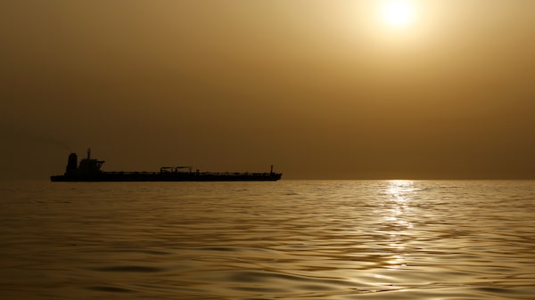 Buques petroleros fantasma atracan en Venezuela, desafiando la presión de EE.UU. Buques petroleros fantasma atracan en Venezuela, desafiando la presión de EE.UU.