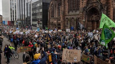 Greta Thunberg comanda manifestação de 100 mil pessoas contra ‘blah blah blah’ na COP26 Greta Thunberg comanda manifestação de 100 mil pessoas contra ‘blah blah blah’ na COP26