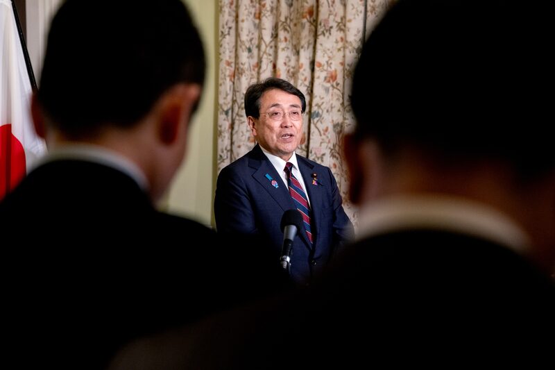 Akazawa regresa a EE.UU. cuando algunos analistas afirman que el apoyo del presidente estadounidense, Donald Trump, a la oferta de Nippon Steel Corp. para comprar US Steel Corp. (X) proporciona vientos de cola para que Tokio busque indultos a los aranceles. Akazawa regresa a EE.UU. cuando algunos analistas afirman que el apoyo del presidente estadounidense, Donald Trump, a la oferta de Nippon Steel Corp. para comprar US Steel Corp. (X) proporciona vientos de cola para que Tokio busque indultos a los aranceles.